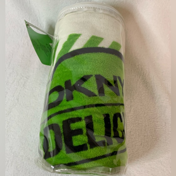 DKNY Be Delicious Green Apple and White Limited Edition Towel - Picture 7 of 7